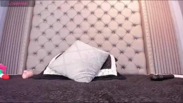 Image 3 of lara_04 Stream on Chaturbate on 22 months ago