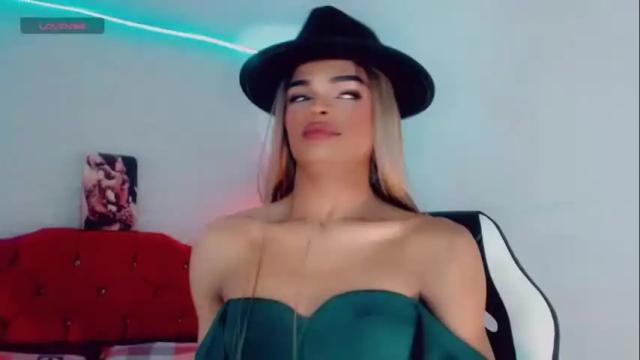 Image 1 of lara_brunette Stream on Chaturbate on 11 months ago