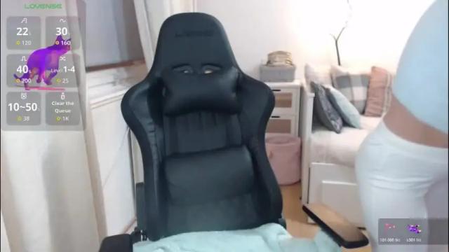 Image 2 of lara_c_rau Stream on Chaturbate on 1 month ago