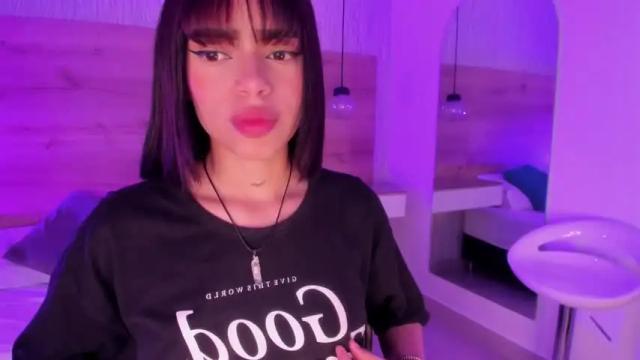 Image 8 of lara_gil Stream on Chaturbate on 15 months ago
