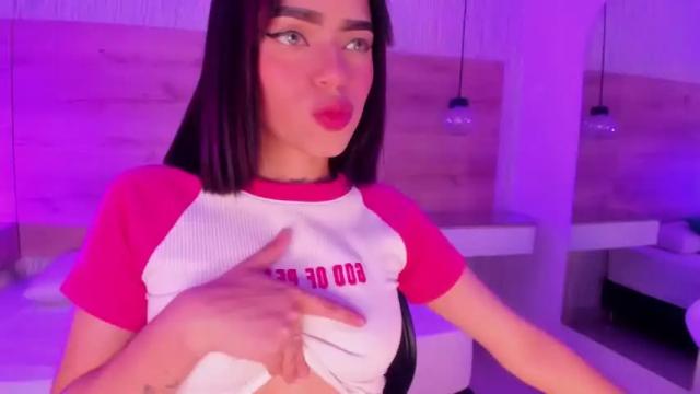 Image 3 of lara_gil Stream on Chaturbate on 15 months ago