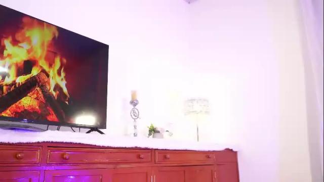 Image 2 of lara_giraldo Stream on Chaturbate on 1 month ago