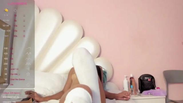 Image 10 of lara_holmes Stream on Chaturbate on 14 months ago