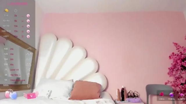 Image 3 of lara_holmes Stream on Chaturbate on 13 months ago