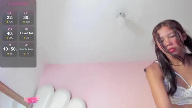 Image 4 of lara_holmes Stream on Chaturbate on 13 months ago