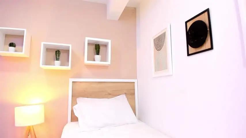 lara_thangeryn Chaturbate