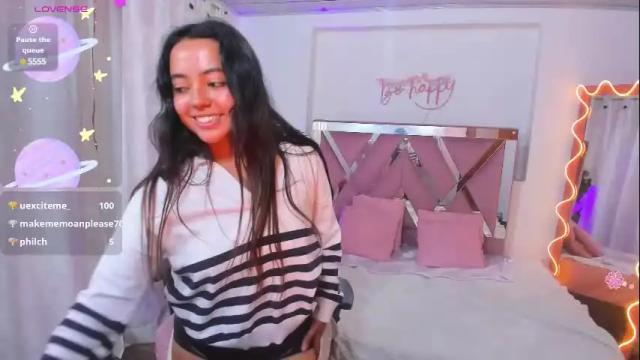 Image 8 of laraa_tay Stream on Chaturbate on 1 month ago