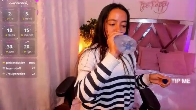 Image 4 of laraa_tay Stream on Chaturbate on 1 month ago
