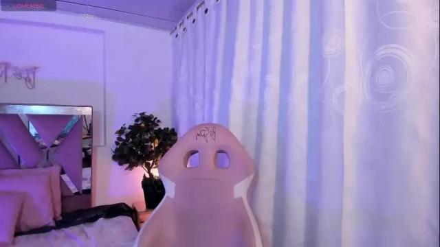 Image 4 of laraa_tay Stream on Chaturbate on 1 month ago