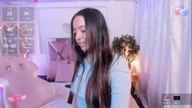 Image 6 of laraa_tay Stream on Chaturbate on 24 days ago