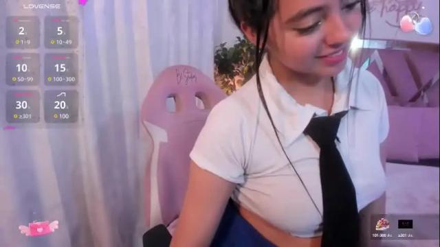 Image 12 of laraa_tay Stream on Chaturbate on 23 days ago
