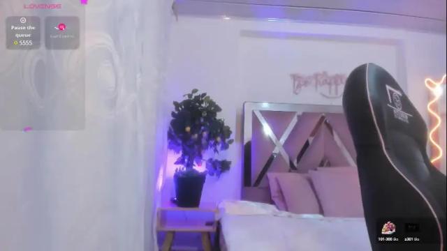 Image 11 of laraa_tay Stream on Chaturbate on 13 days ago