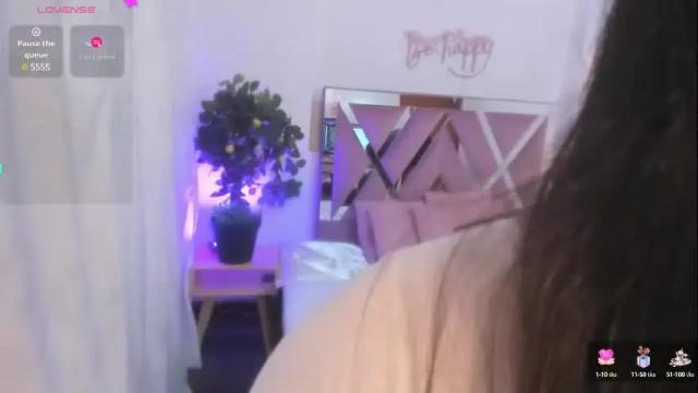 Image 6 of laraa_tay Stream on Chaturbate on 13 days ago
