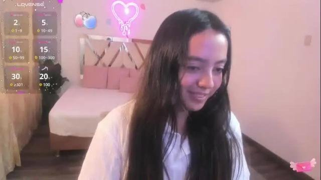 Image 2 of laraa_tay Stream on Chaturbate on 11 days ago