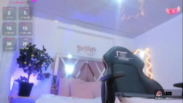 Image 2 of laraa_tay Stream on Chaturbate on 7 days ago