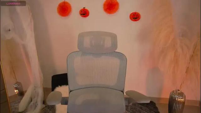 Image 2 of larabaker Stream on Chaturbate on 13 days ago