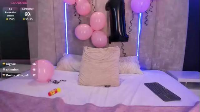 Image 3 of larabrook Stream on Chaturbate on 1 month ago