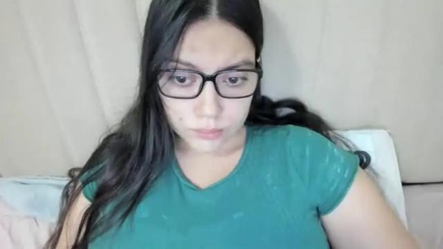 Image 2 of laracamille Stream on Chaturbate on 1 month ago