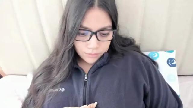 Image 6 of laracamille Stream on Chaturbate on 1 month ago