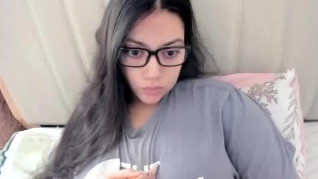 Image 2 of laracamille Stream on Chaturbate on 1 month ago