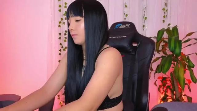 Image 2 of laracroftt_ Stream on Chaturbate on 14 months ago