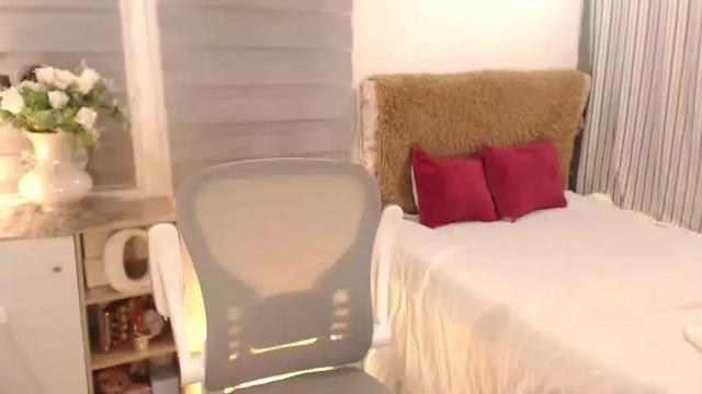 Image 2 of larah_fuchs26 Stream on Chaturbate on 18 months ago