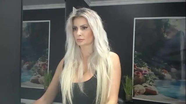 Image 4 of laras_moans Stream on Chaturbate on 3 months ago