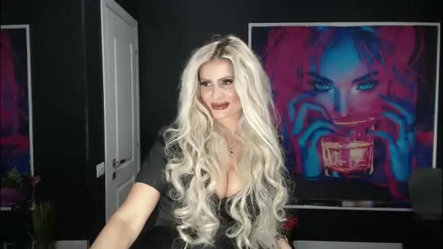 Image 10 of laras_moans Stream on Chaturbate on 2 months ago