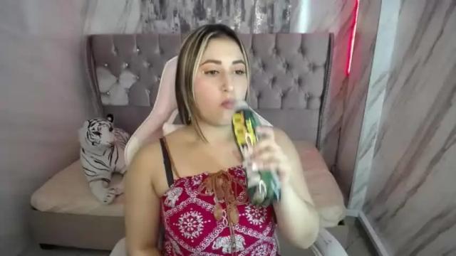 Image 7 of larissa_b Stream on Chaturbate on 22 months ago