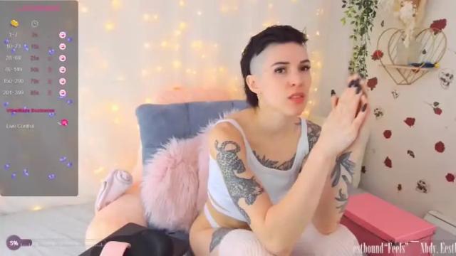 Image 12 of larouxxxx Stream on Chaturbate on 18 months ago