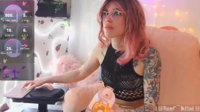 Image 2 of larouxxxx Stream on Chaturbate on 16 months ago