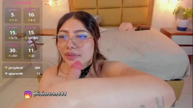 Image 12 of larsonmia Stream on Chaturbate on 1 month ago