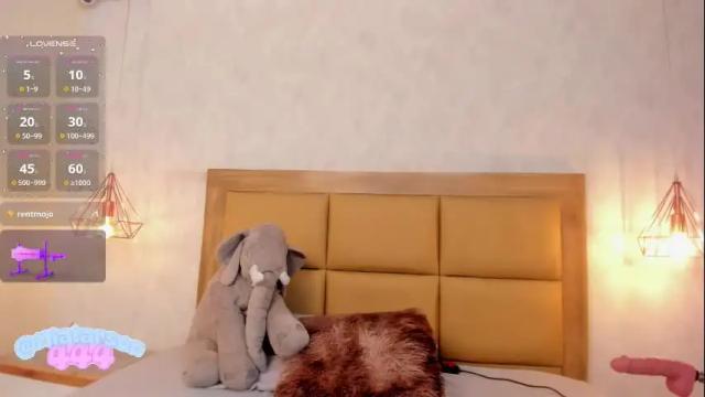 Image 4 of larsonmia Stream on Chaturbate on 6 days ago