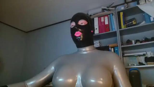 Thumbnail 3, latex_doll_iris's Stream at Chaturbate, 13 months ago