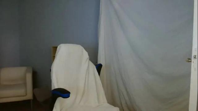 Image 12 of latex_doll_iris Stream on Chaturbate on 14 days ago