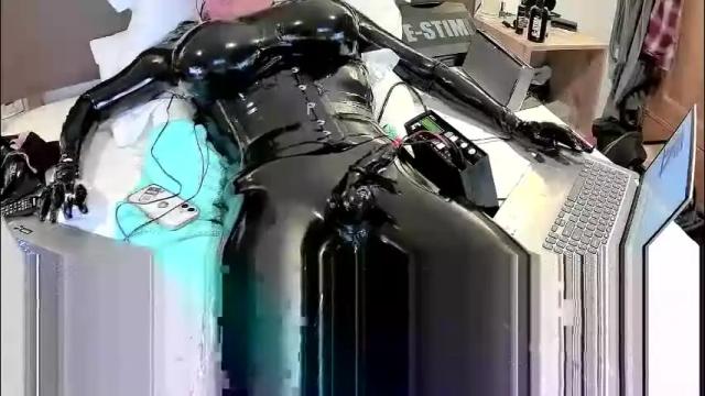 Image 4 of latexestim Stream on Chaturbate on 2 months ago