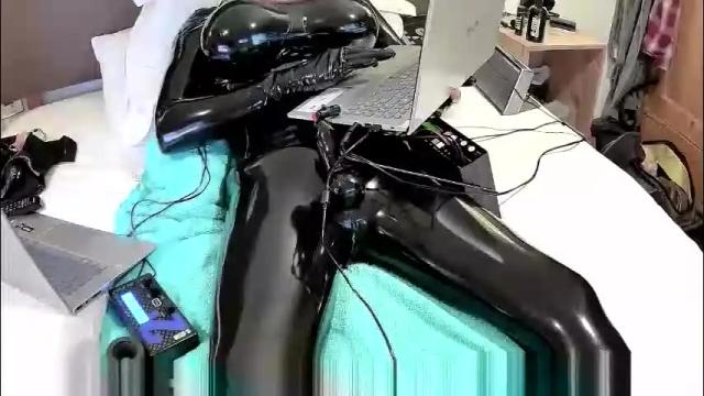 Image 7 of latexestim Stream on Chaturbate on 2 months ago