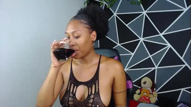 Image 8 of latina_hornyparadise Stream on Chaturbate on 10 days ago