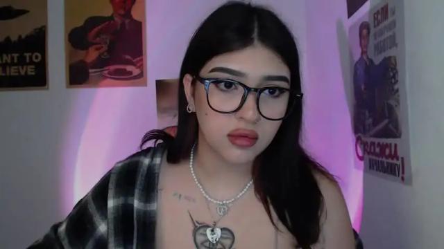 Image 7 of latina_mia Stream on Chaturbate on 14 months ago