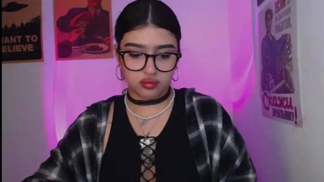 Image 7 of latina_mia Stream on Chaturbate on 14 months ago