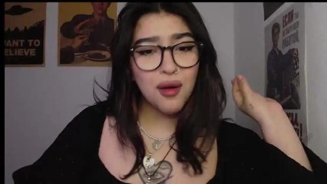 Image 3 of latina_mia Stream on Chaturbate on 13 months ago