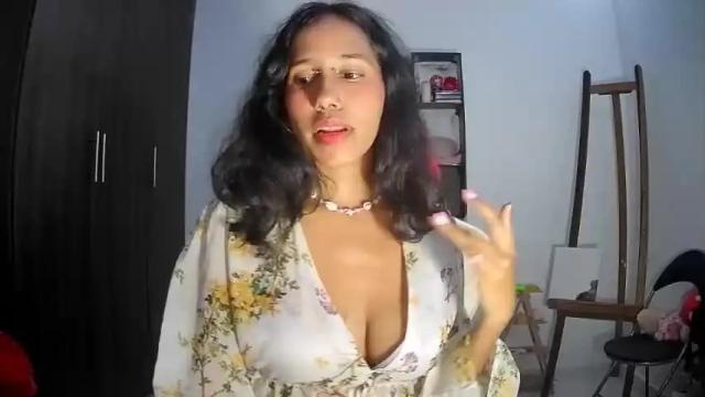 Image 2 of latinaloveu Stream on Chaturbate on 20 months ago