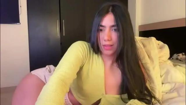 Image 2 of latinella Stream on Chaturbate on 18 days ago