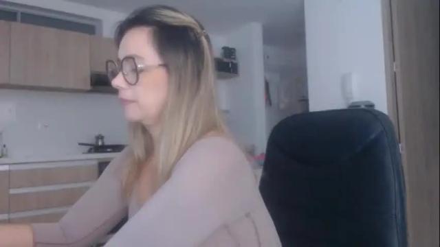Image 2 of latinpaprika Stream on Chaturbate on 25 days ago