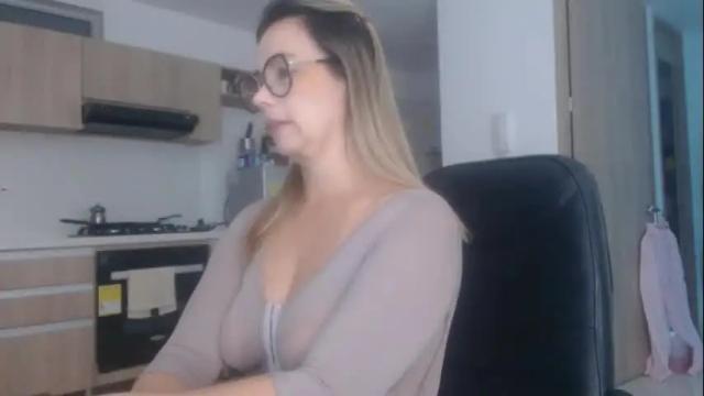 Image 8 of latinpaprika Stream on Chaturbate on 25 days ago