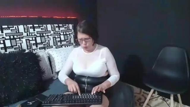 Image 12 of latinsexymature Stream on Chaturbate on 14 months ago