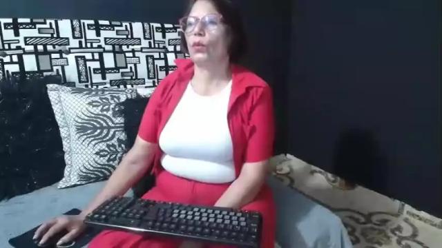 Image 4 of latinsexymature Stream on Chaturbate on 13 months ago