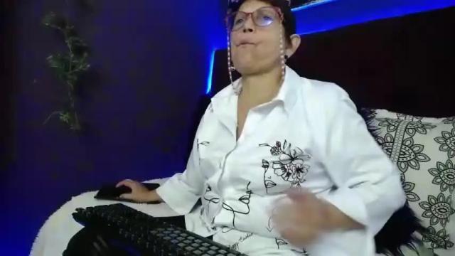 Thumbnail 1, latinsexymature's Stream at Chaturbate, 12 months ago
