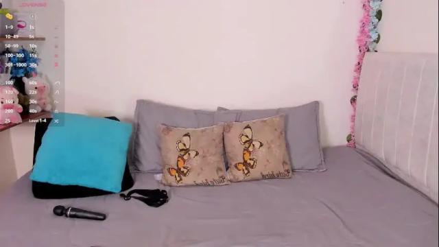Image 2 of laura1__ Stream on Chaturbate on 24 days ago