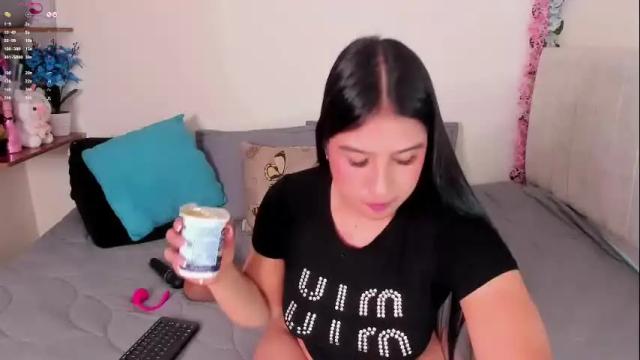 Image 4 of laura1__ Stream on Chaturbate on 13 days ago